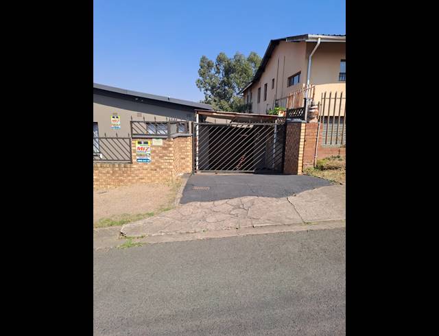 5 BEDROOM FREEHOLD FOR SALE IN NEWHOLME